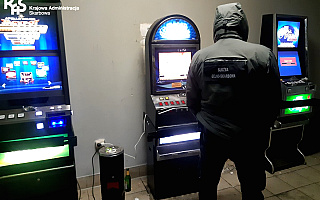Służba celno-skarbowa wykryła nielegalne automaty do gier hazardowych. Zatrzymania w całym województwie
